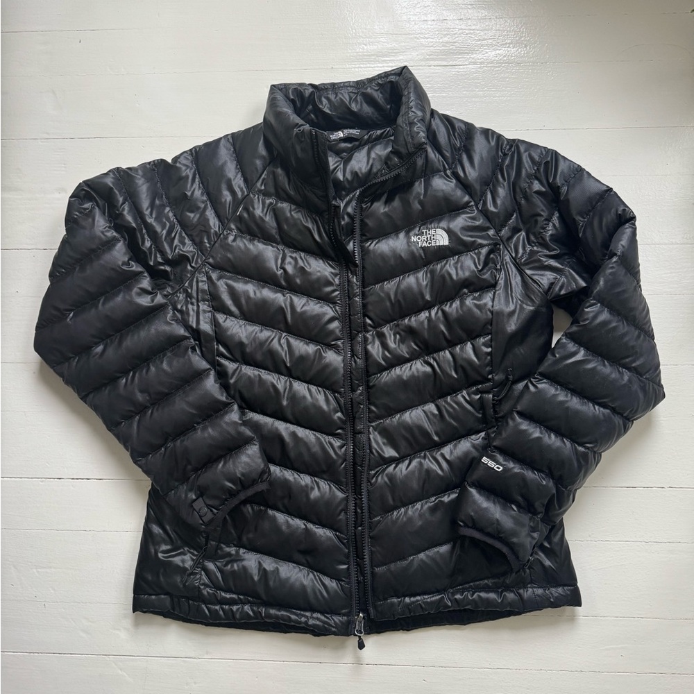 NORTH FACE L Black Puffer DOWN EXCELLENT condition with no holes or picks.